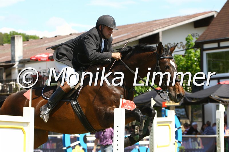 005M5428_Dejavue_L Springen.JPG